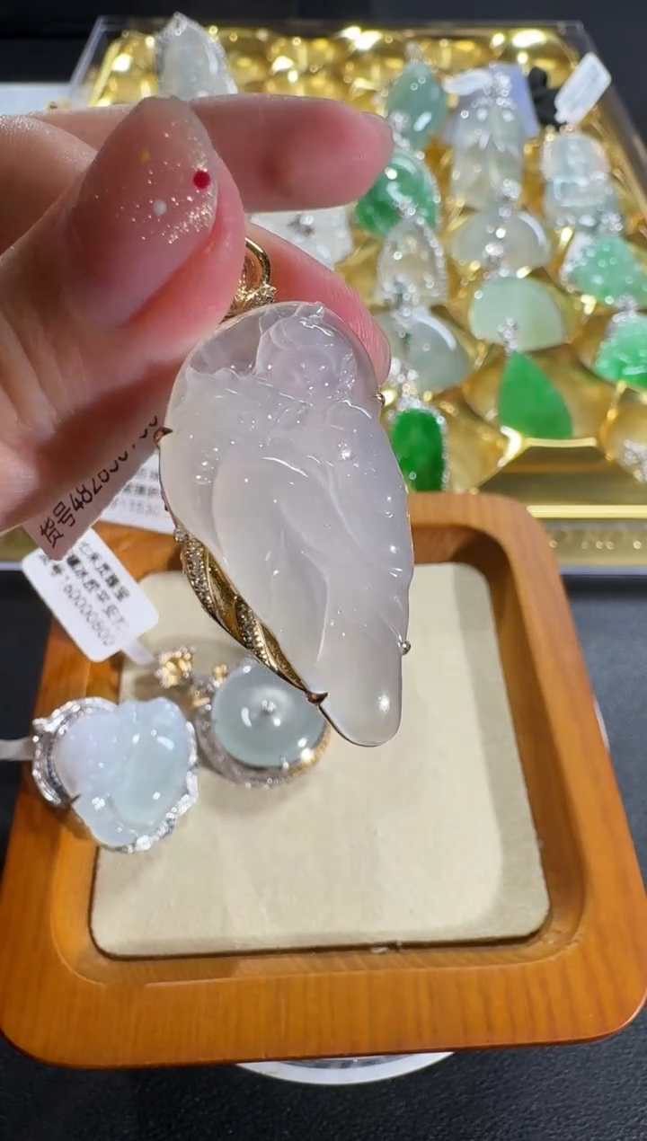 【闪购商品】翡翠吊坠(不含链)18K金镶嵌【源头工厂】钻石镶嵌