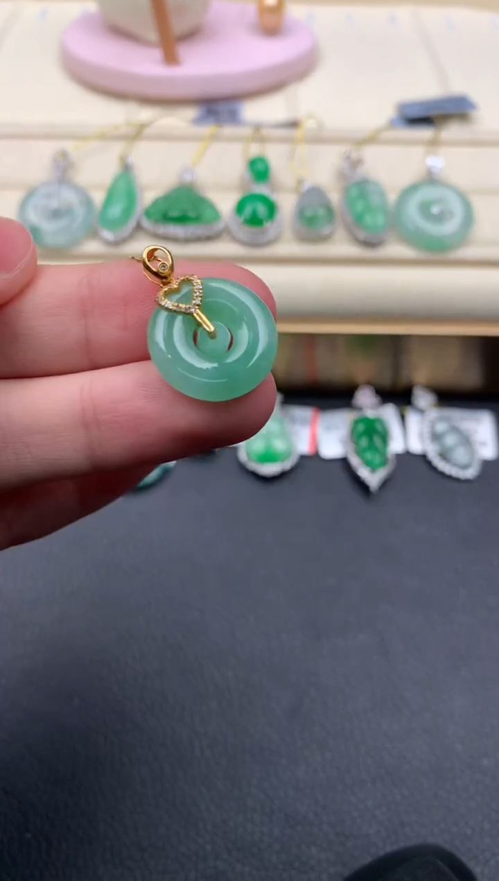 【闪购商品】翡翠颈饰18K金镶嵌A621...