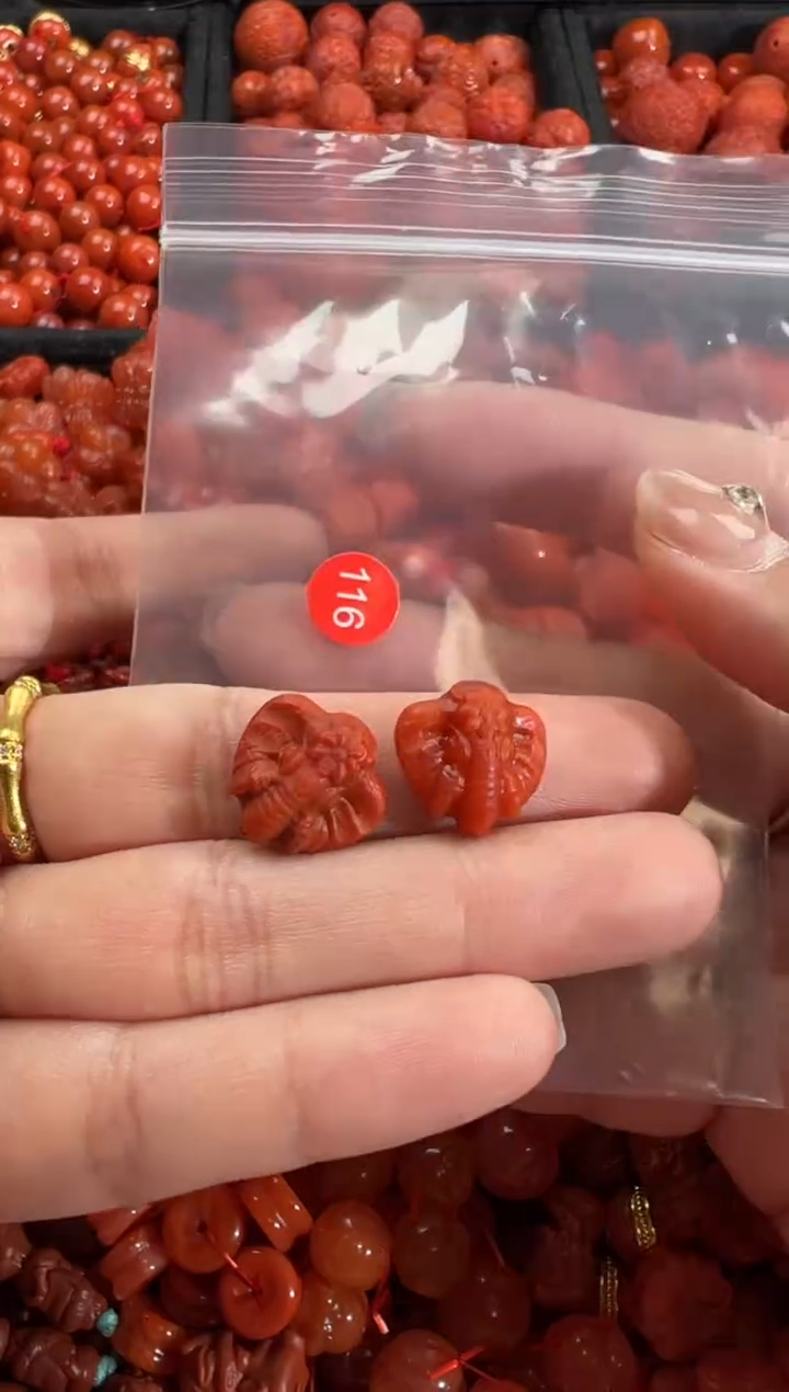 南红玛瑙未镶嵌颈饰1