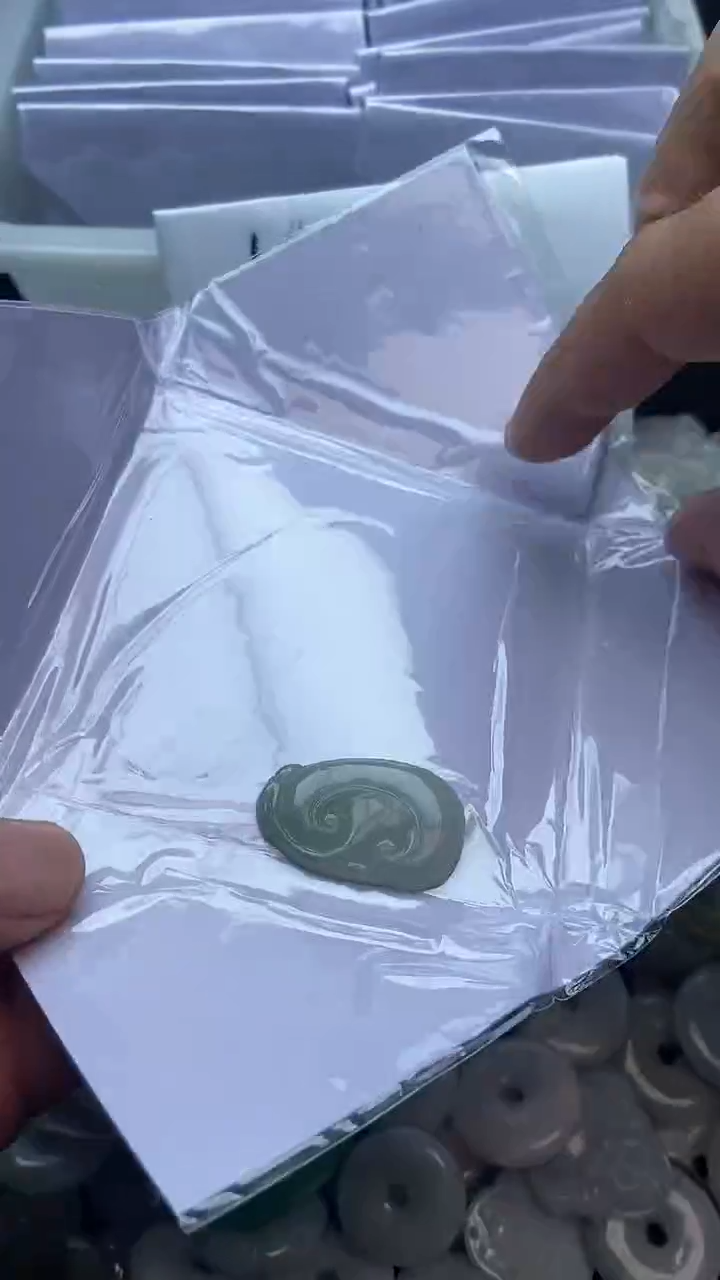 翡翠未镶嵌颈饰有纹有裂介意勿拍如意