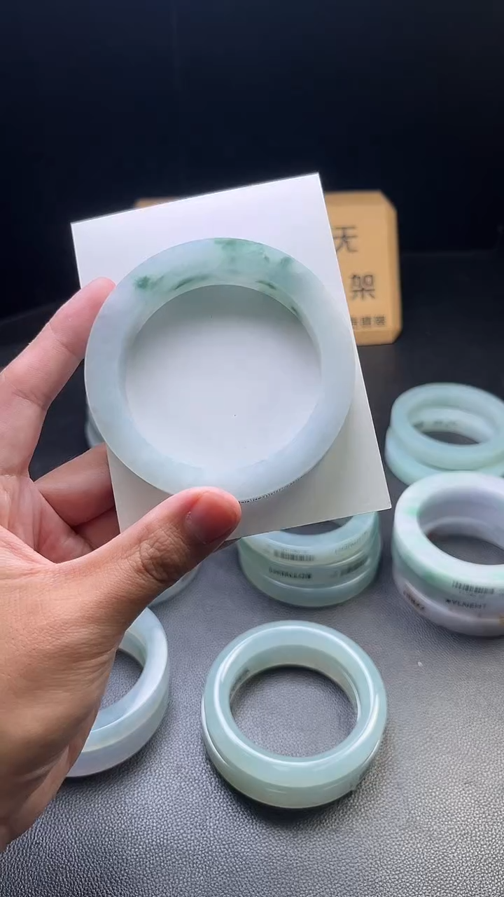 定制翡翠手镯未镶嵌嘉*定制