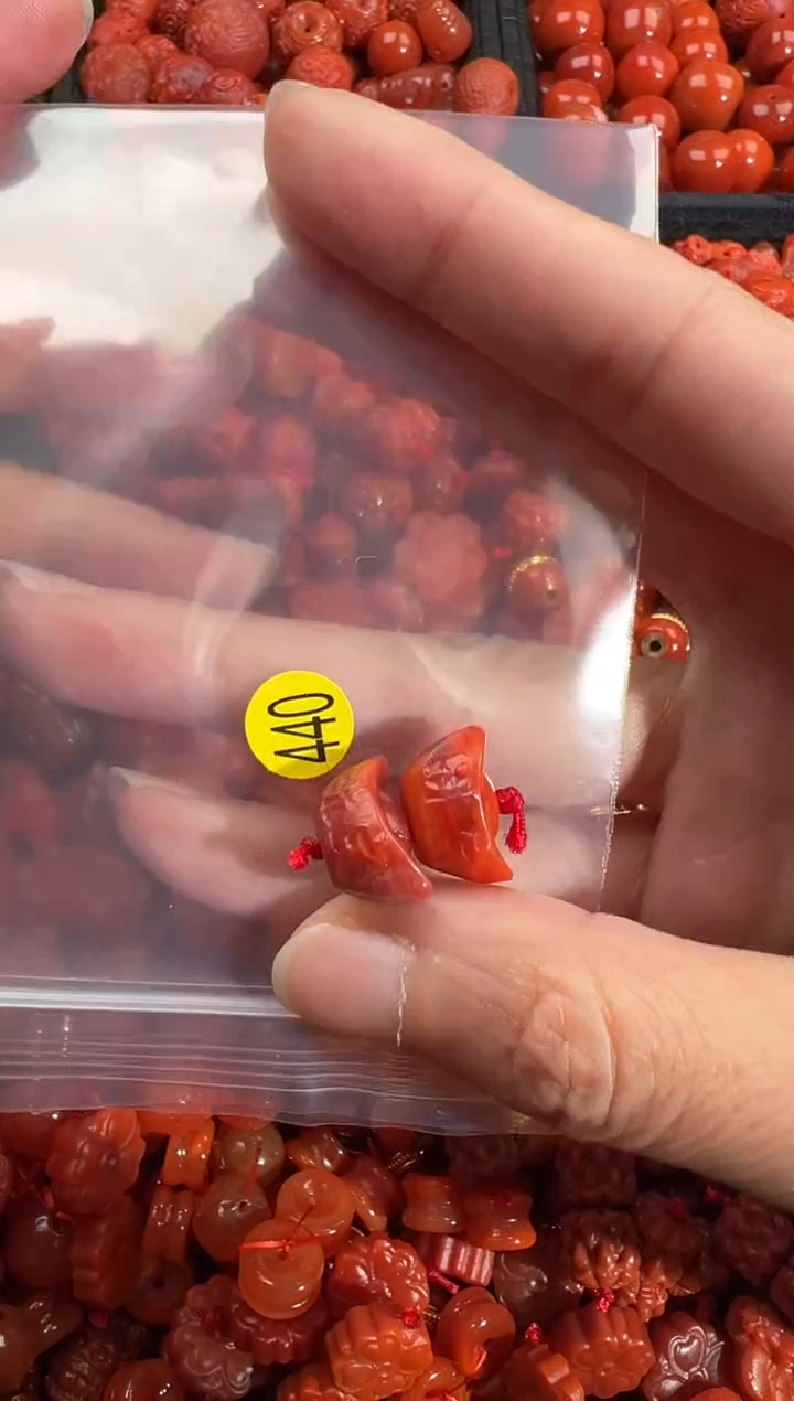 南红玛瑙未镶嵌颈饰1