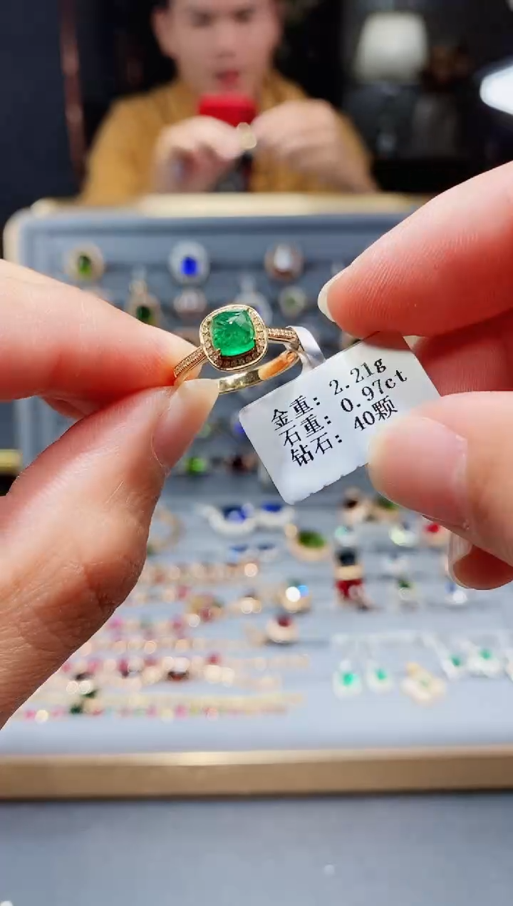 【闪购商品】祖母绿戒指18K金镶嵌0.97.