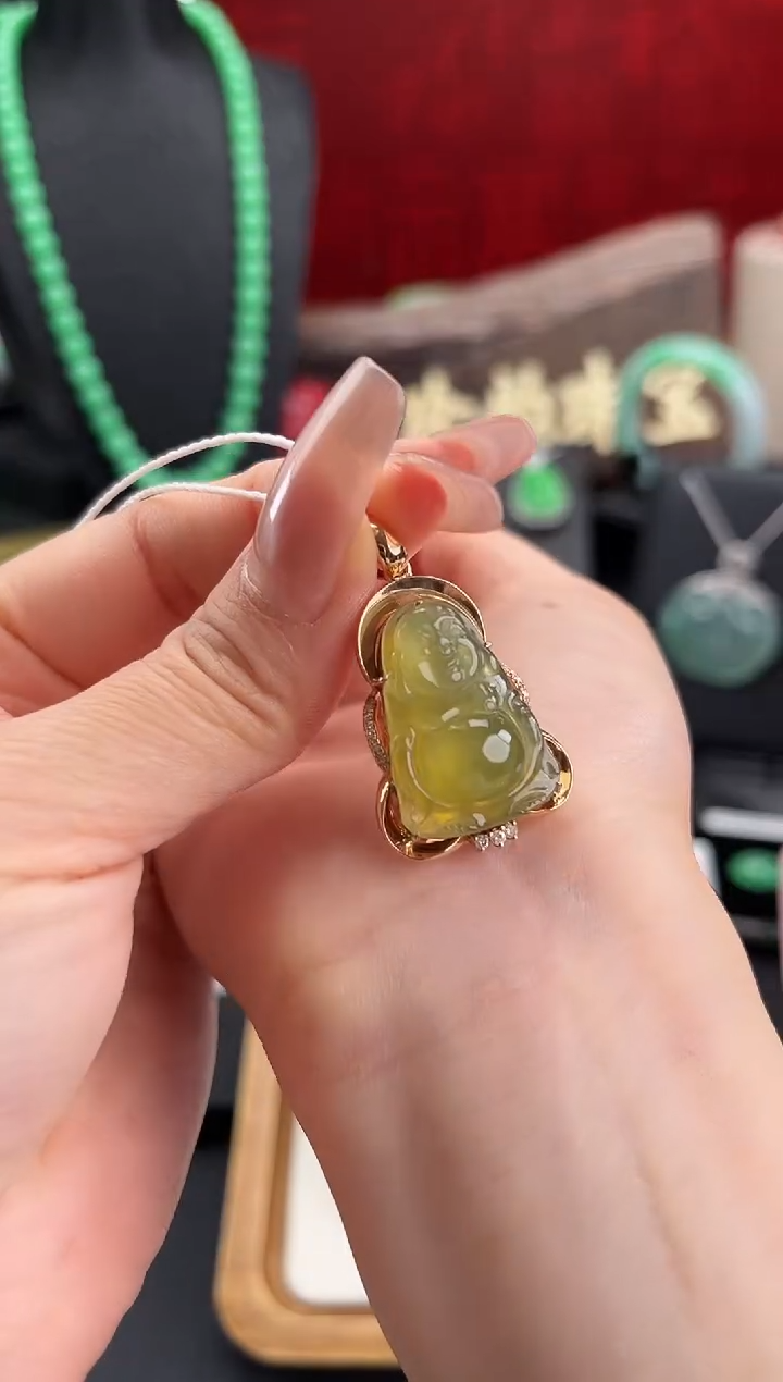 翡翠18K金镶嵌颈饰吊坠