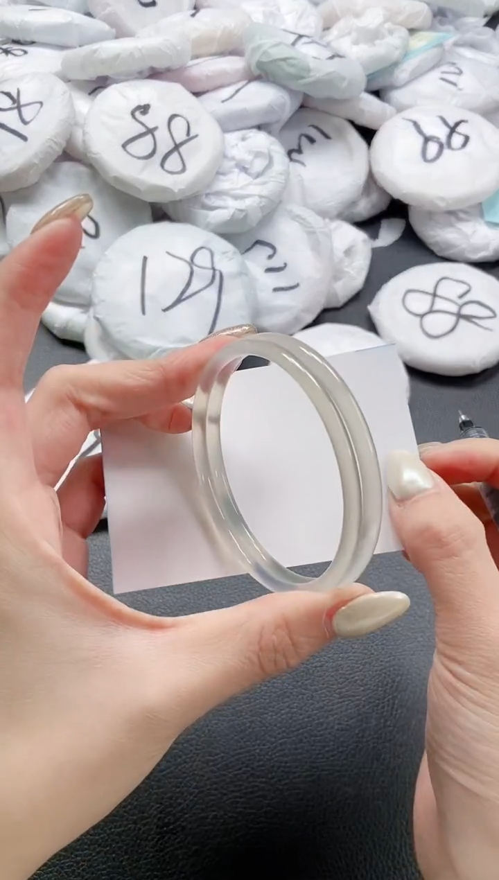 【闪购商品】石英质玉手镯未镶嵌 6L161-57