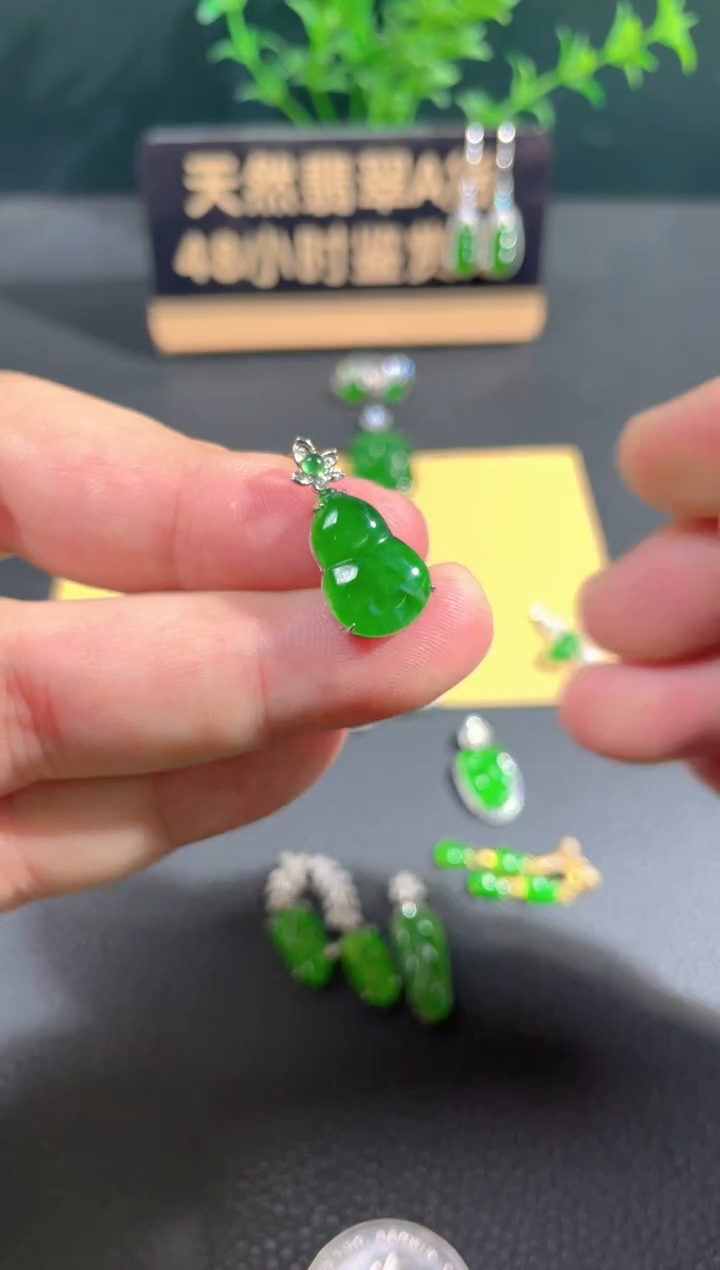 【闪购商品】翡翠颈饰18K金镶嵌翡翠