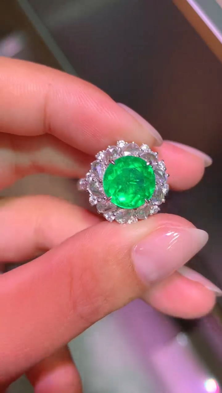 18K金镶嵌戒指祖母绿3.64CT