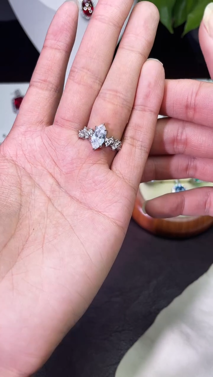 合金合成钻石白水马眼戒指