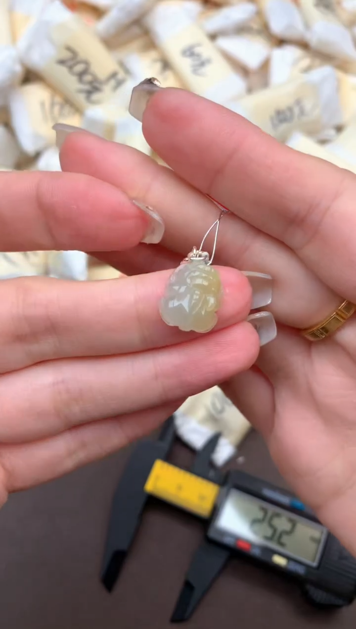 【闪购商品】翡翠挂件未镶嵌—   