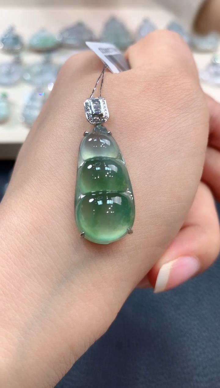 【闪购商品】翡翠吊坠(不含链)18K金镶嵌n80   