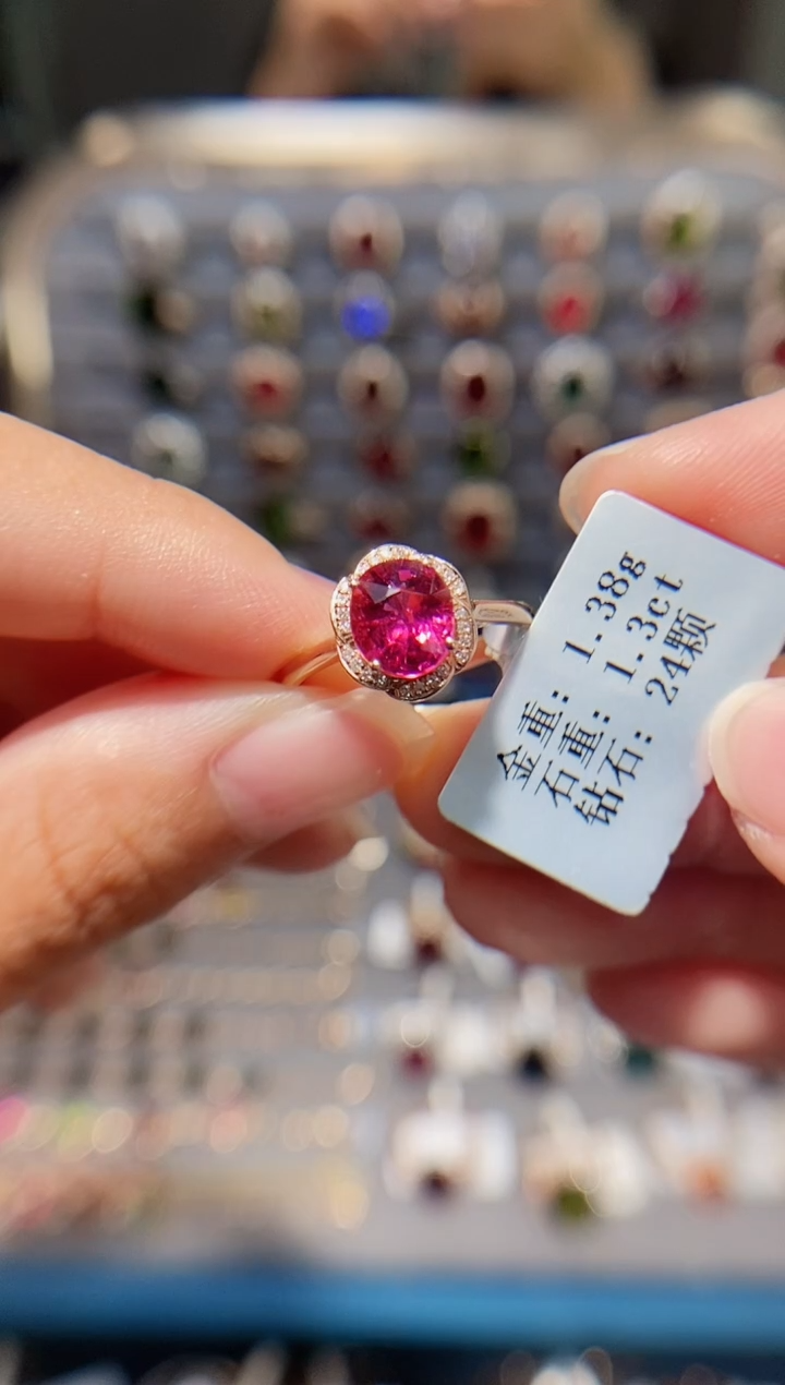 18K金镶嵌戒指碧玺1.3..