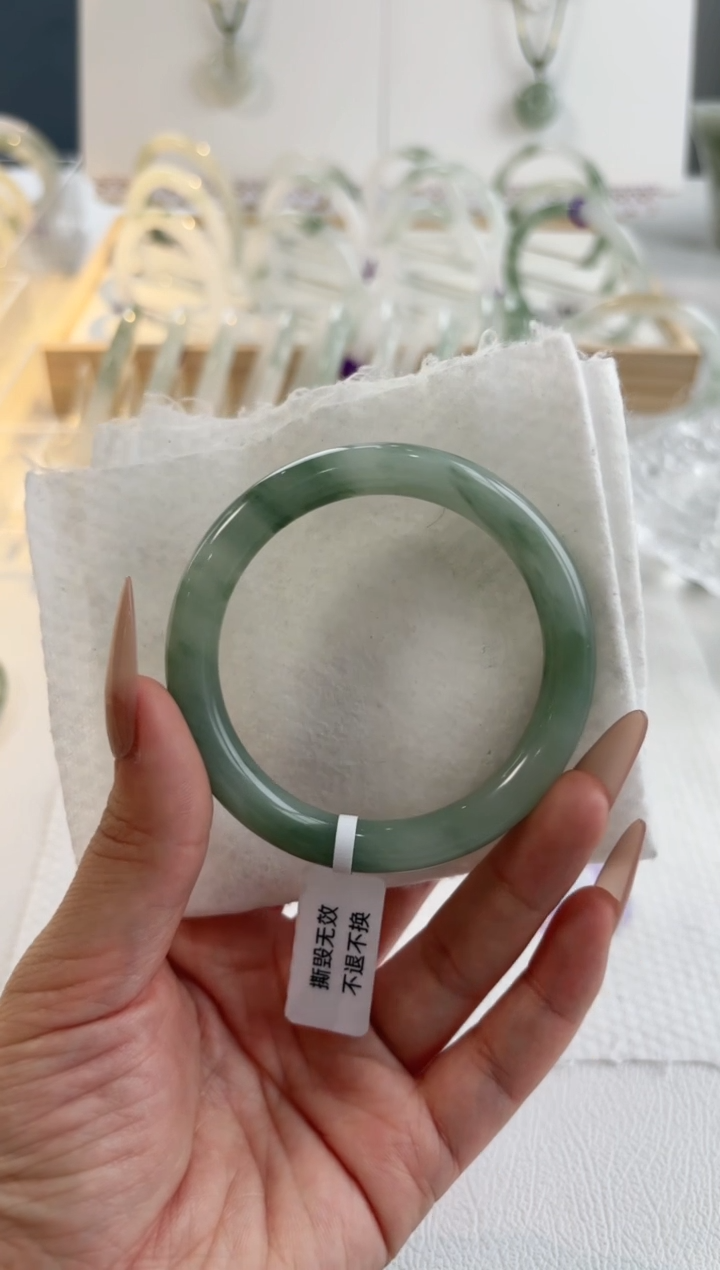 【闪购商品】石英质玉手镯未镶嵌54