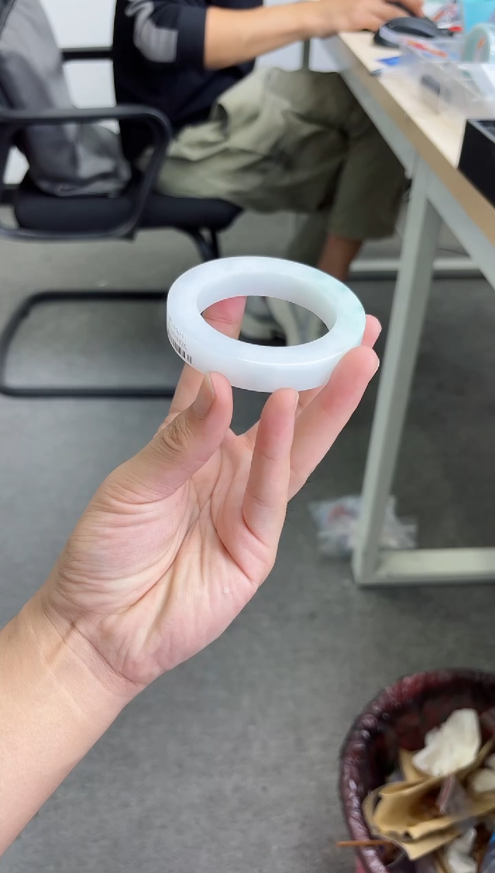 未镶嵌手镯定制翡翠人****菊手镯