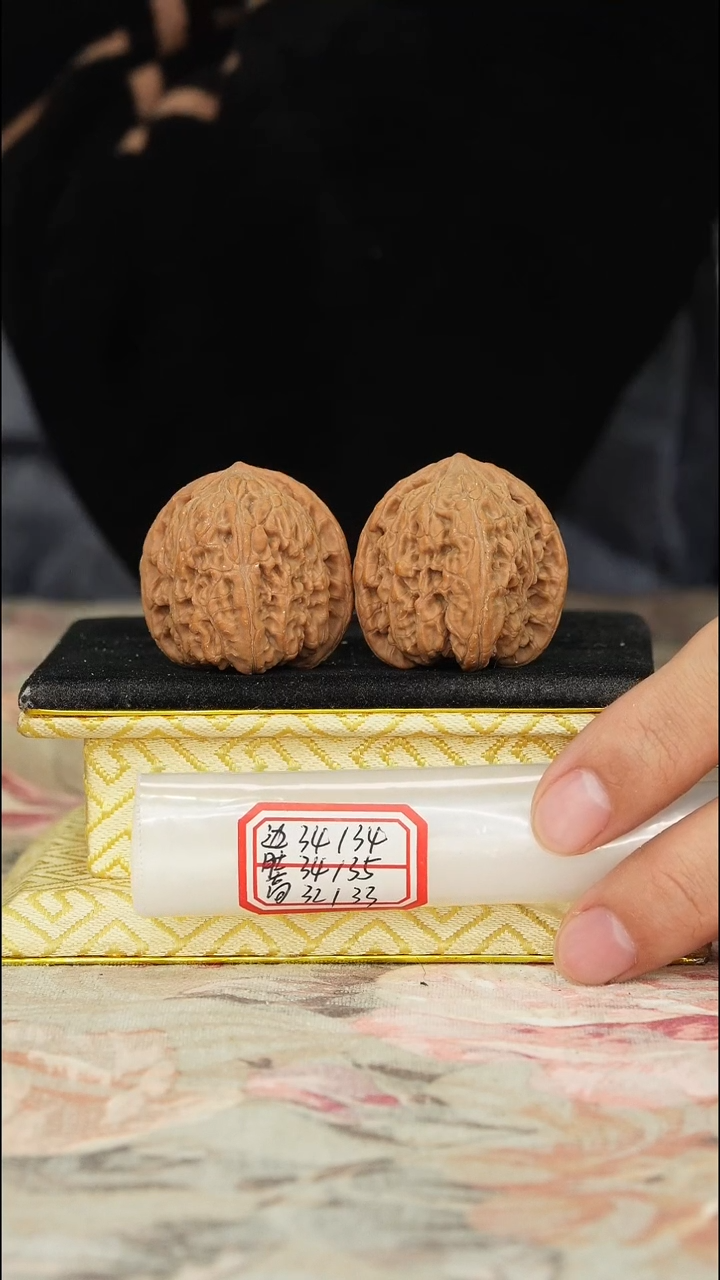 【闪购商品】文玩核桃把件密纹