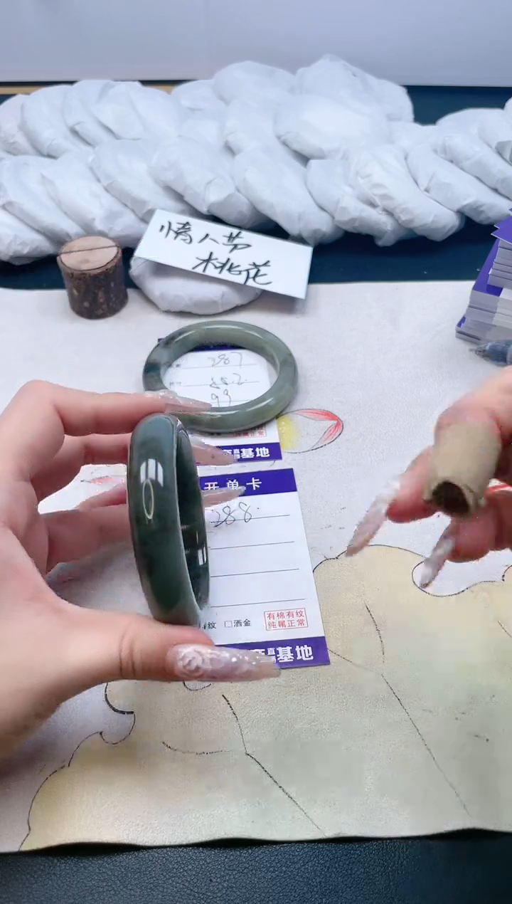 【闪购商品】石英质玉手镯合金288/54.4