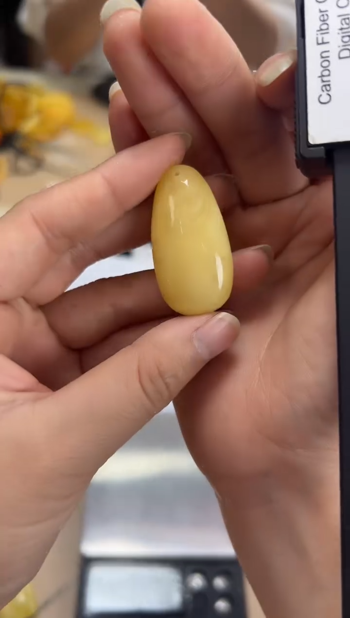 【闪购商品】琥珀裸石未镶嵌蜜蜡吊坠