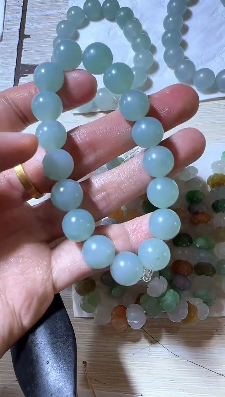 未镶嵌定制翡翠手串