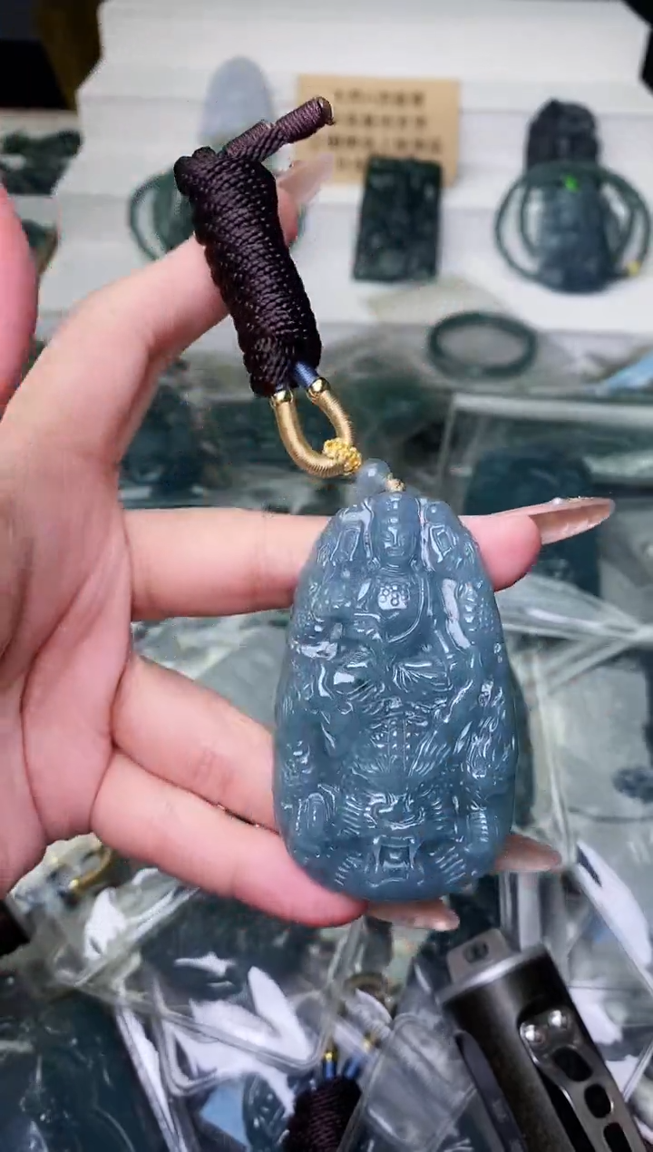 颈饰未镶嵌翡翠 