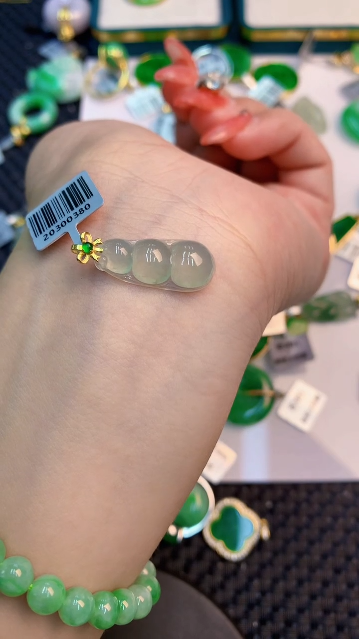 颈饰18K金镶嵌翡翠1