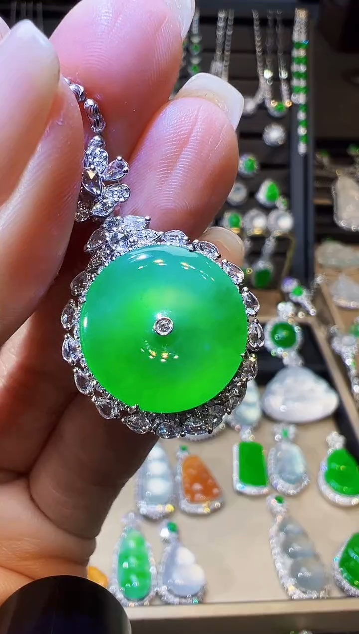 颈饰18K金镶嵌翡翠是**吖平安扣分笔23800