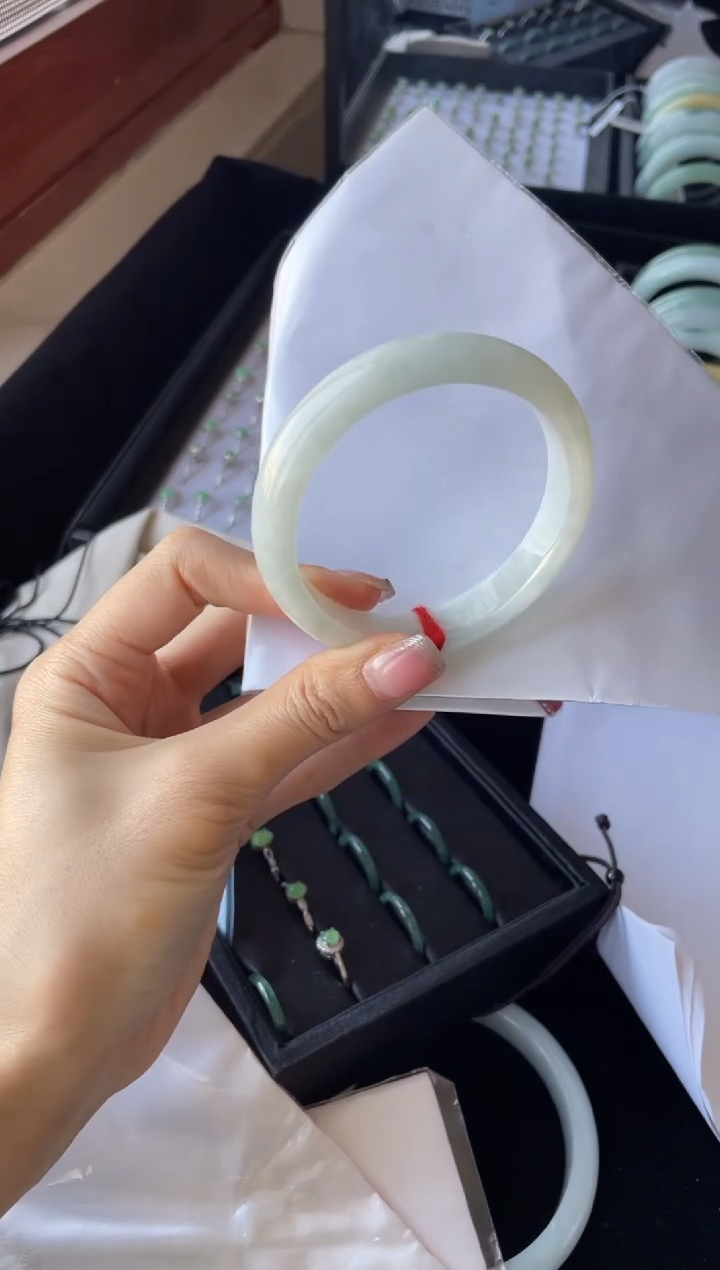 【闪购商品】翡翠手镯未镶嵌L圈口55+编号2