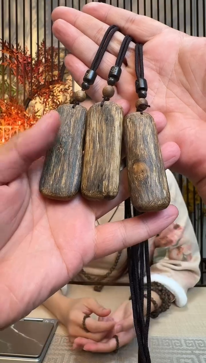 【闪购商品】沉香吊坠沉香吊坠多样性发一个