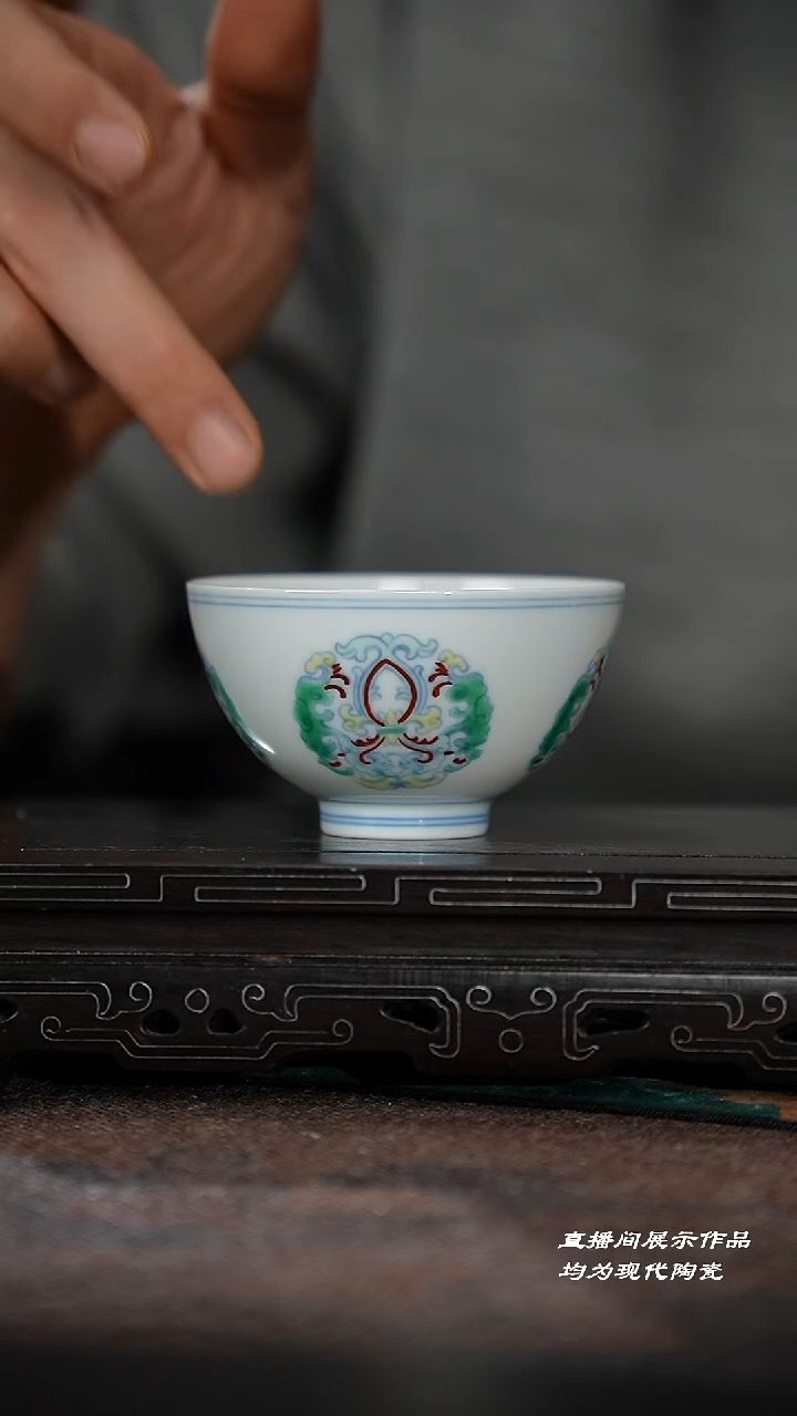 103-1斗彩团纹鸡心杯（千寻山坊）