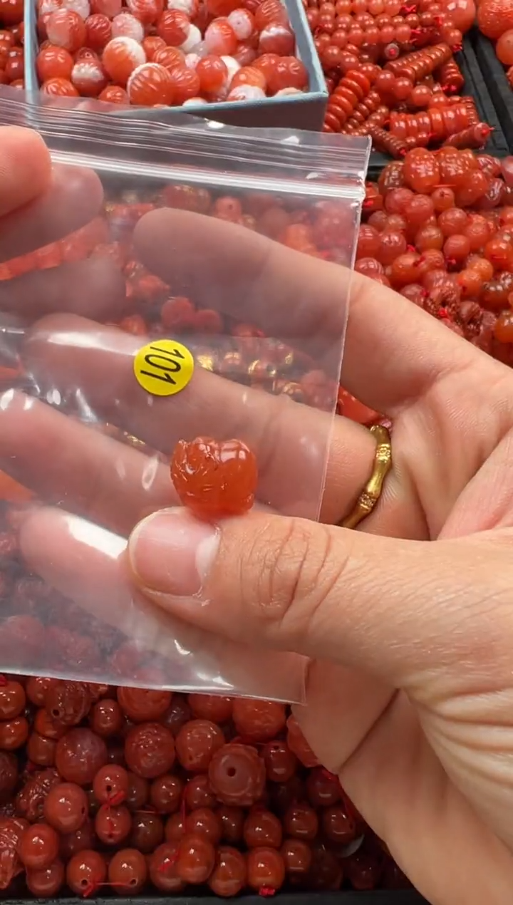 【闪购商品】南红玛瑙颈饰未镶嵌1