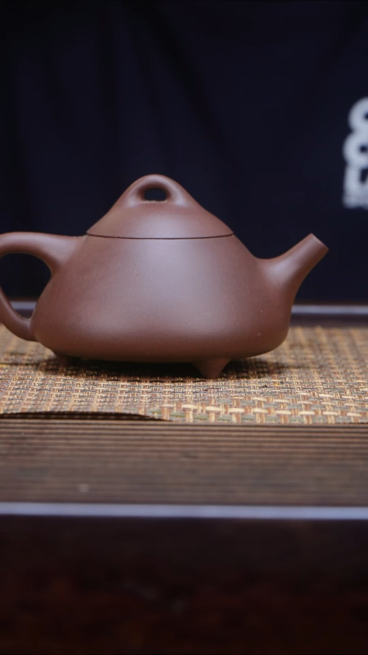 茶壶紫砂头发苟富贵