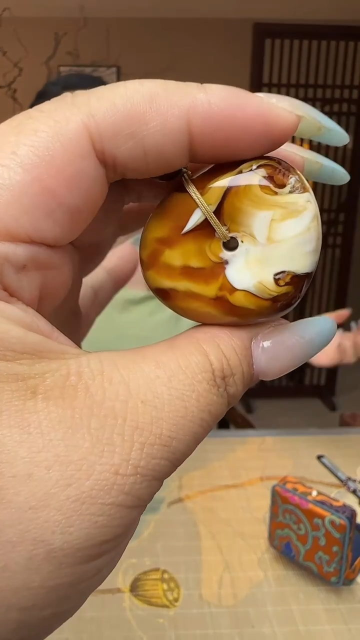 金漆白溶洞蜜吊坠JQB004