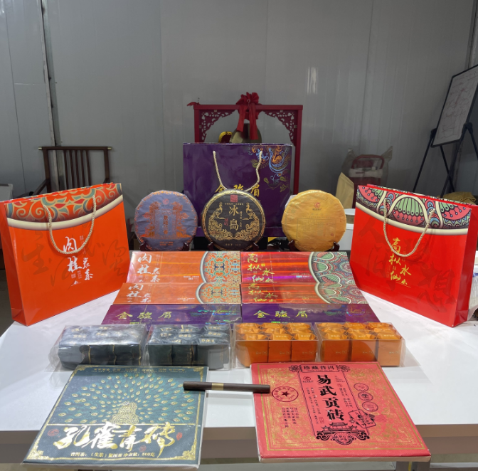 2砖生茶2饼生茶1饼熟茶高枞水仙金骏眉肉桂铁观音大红袍各2样茶针