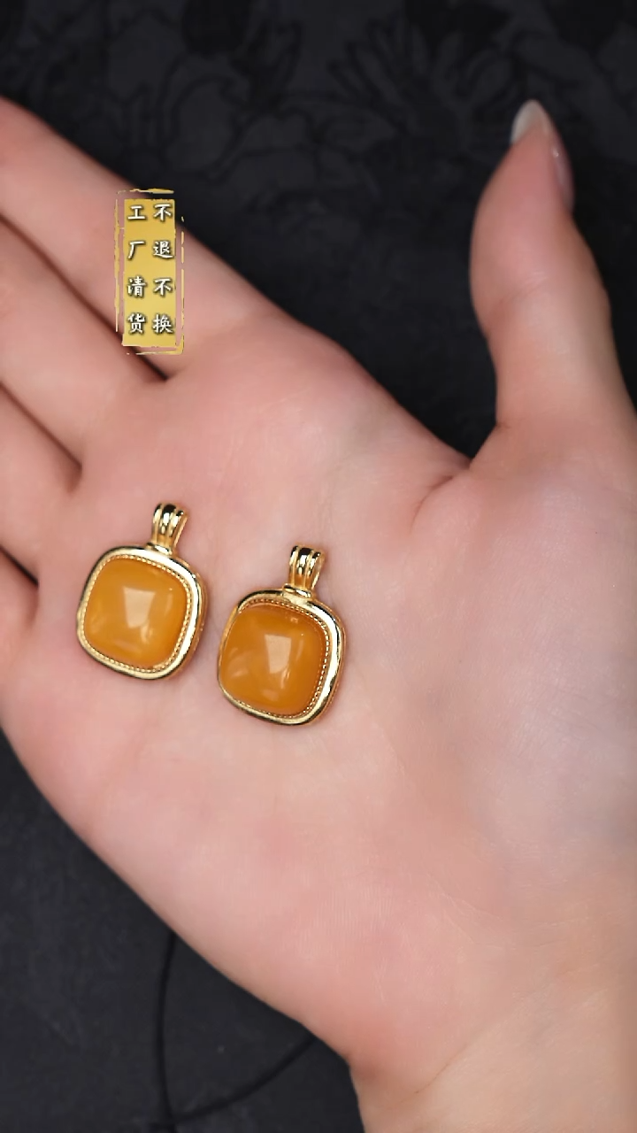 蜜蜡吊坠(赠链)银S925镶嵌工厂抛货 假1罚3 多样性发其1