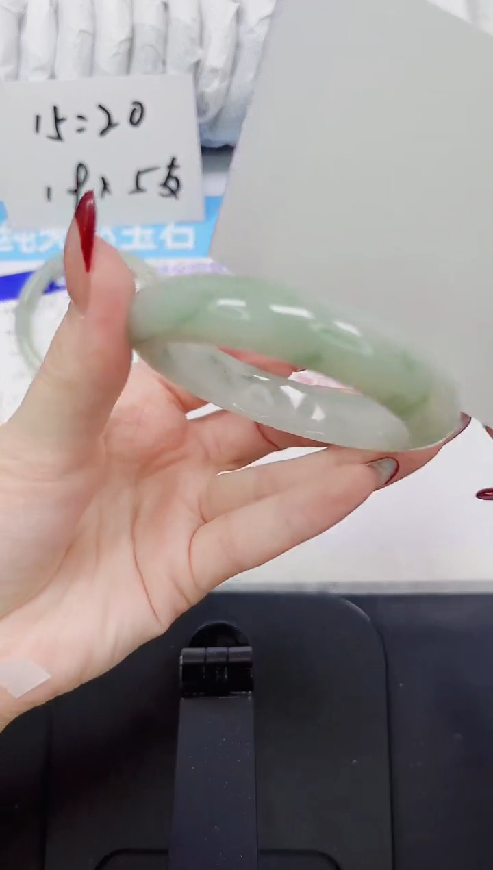 【闪购商品】石英质玉手镯未镶嵌169