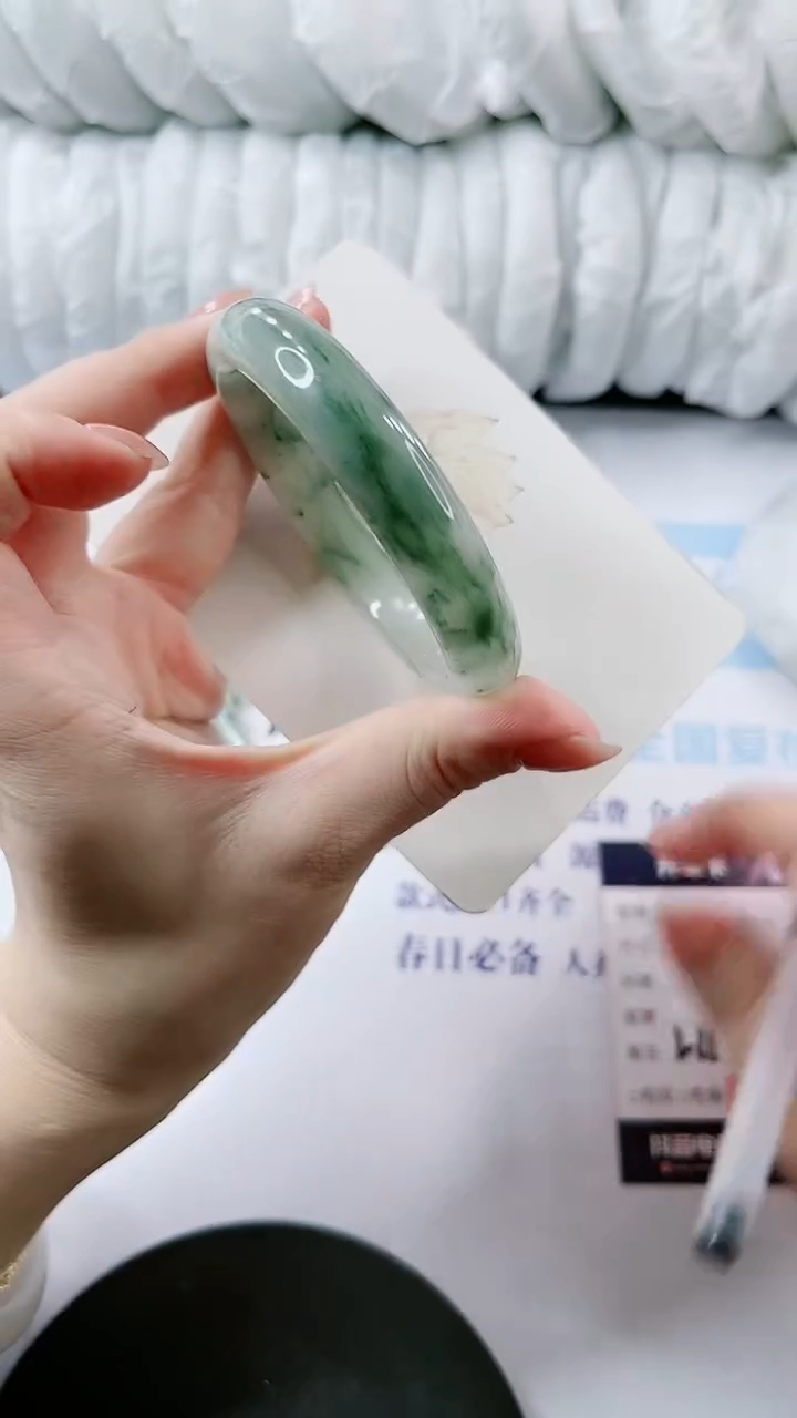 【闪购商品】石英质玉手镯未镶嵌多样性发货L117