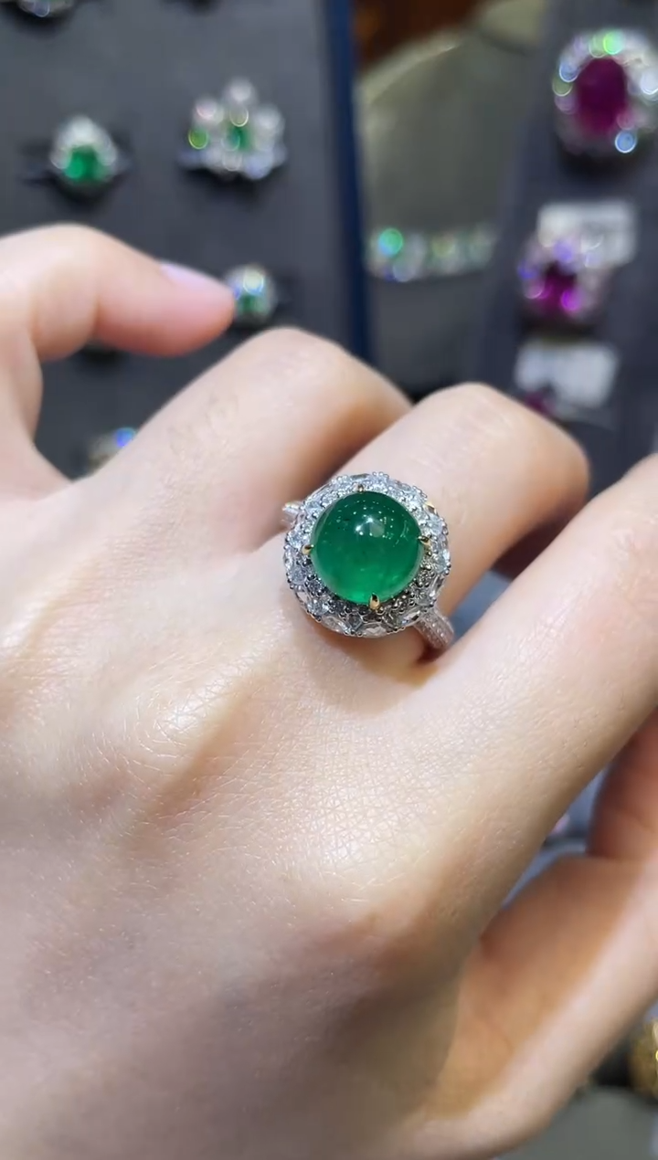 【闪购商品】祖母绿戒指18K金镶嵌/蛋面/vvg