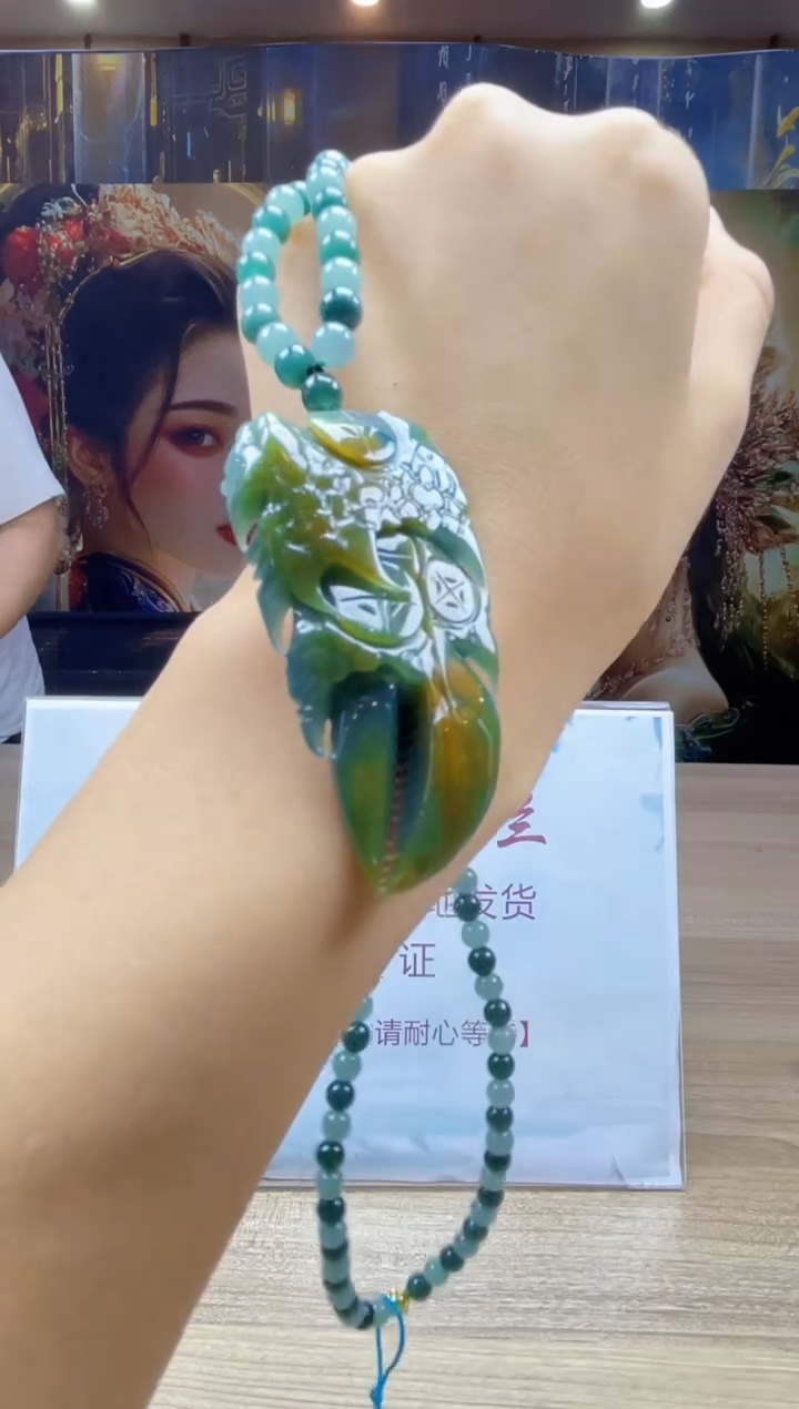翡翠未镶嵌颈饰      *115
