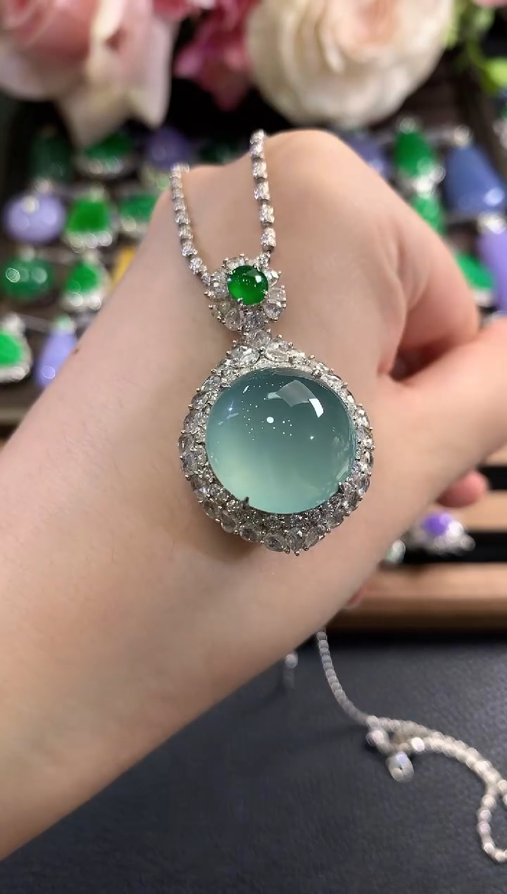 吊坠(不含链)18K金镶嵌翡翠c35     