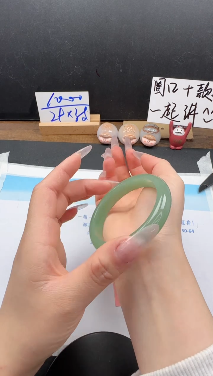 【闪购商品】石英质玉手镯未镶嵌18-55.7