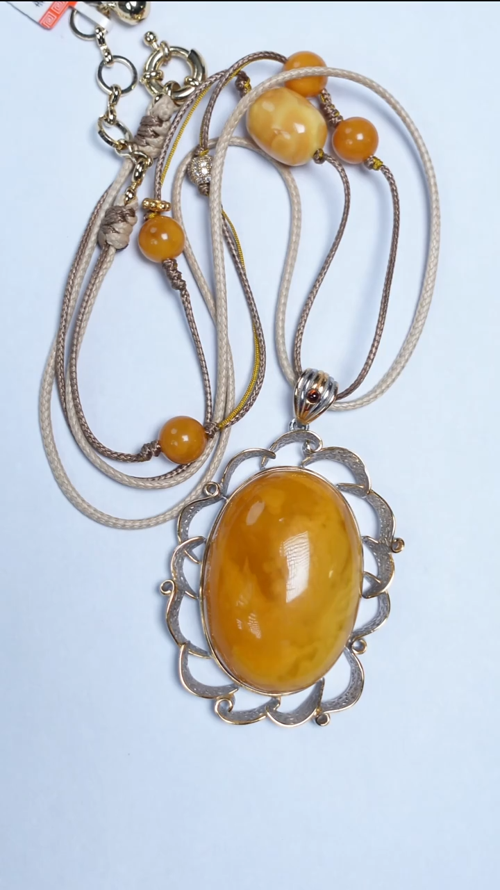 蜜蜡颈饰未镶嵌花蜡蛋面吊坠