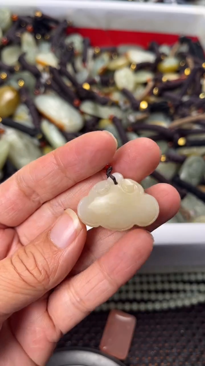 【闪购商品】和田玉颈饰未镶嵌多样性发货没有证书拍一发一有瑕