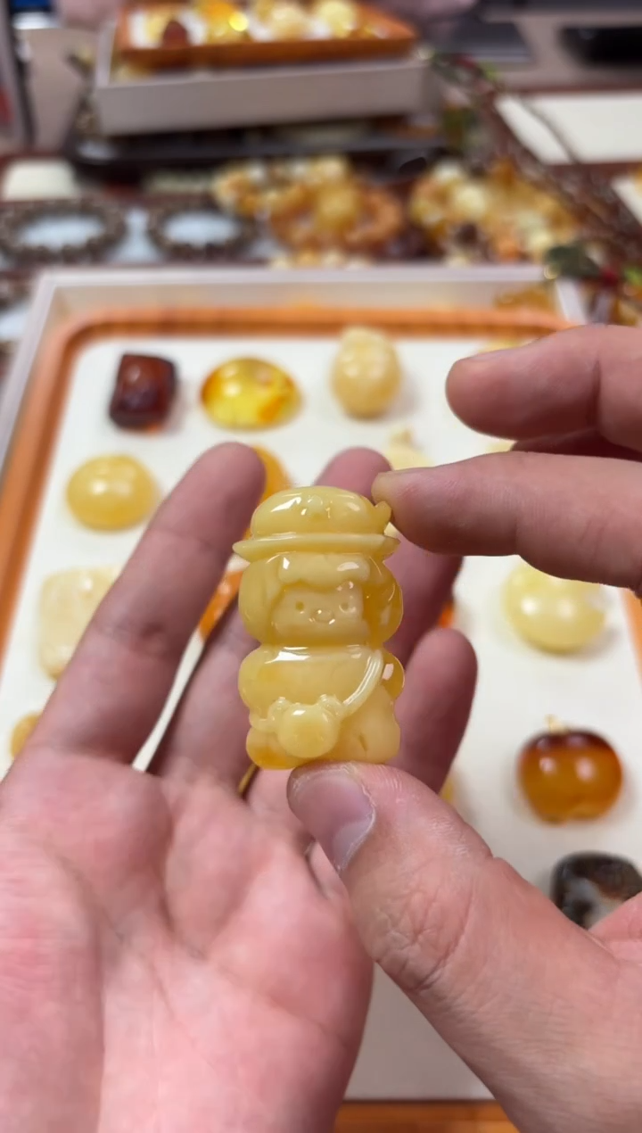 【闪购商品】琥珀裸石未镶嵌雕刻