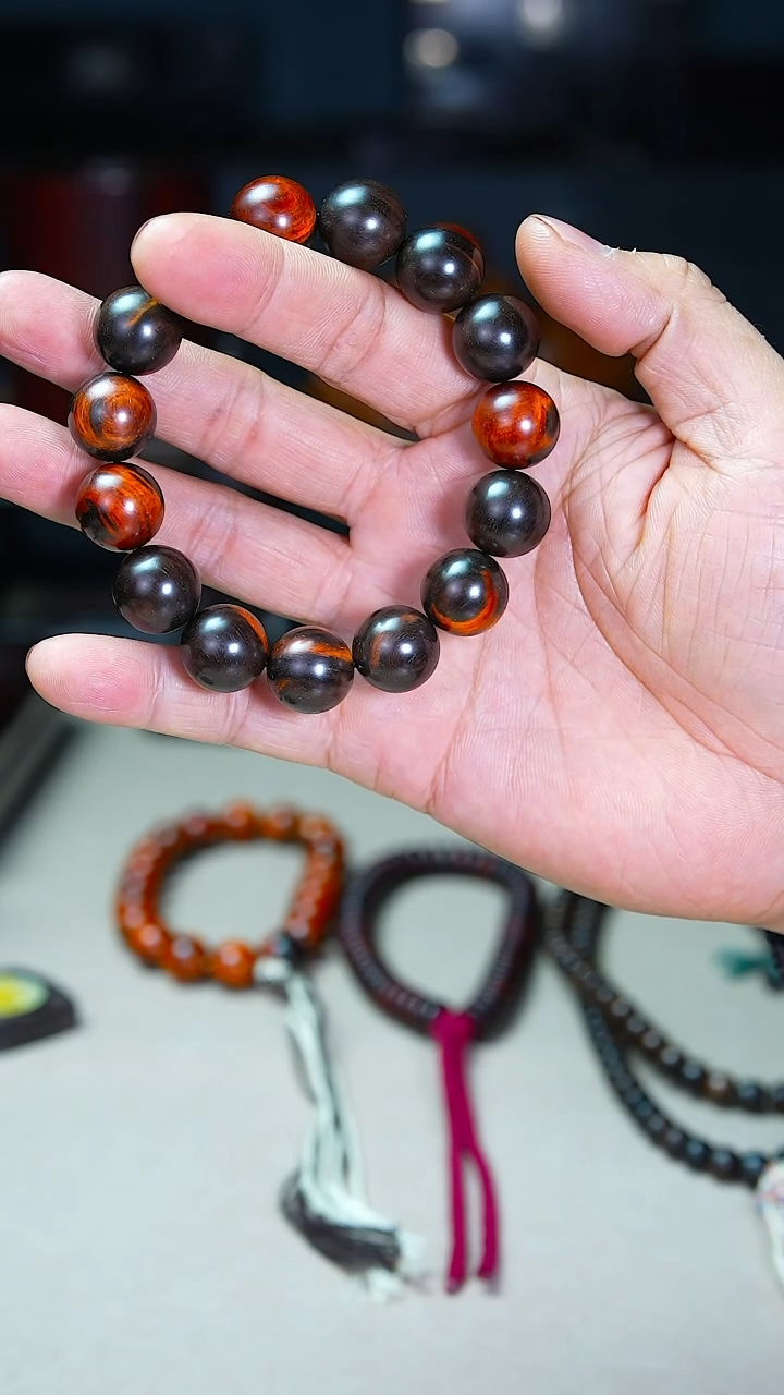 交趾黄檀（大红酸枝）江**庐手串