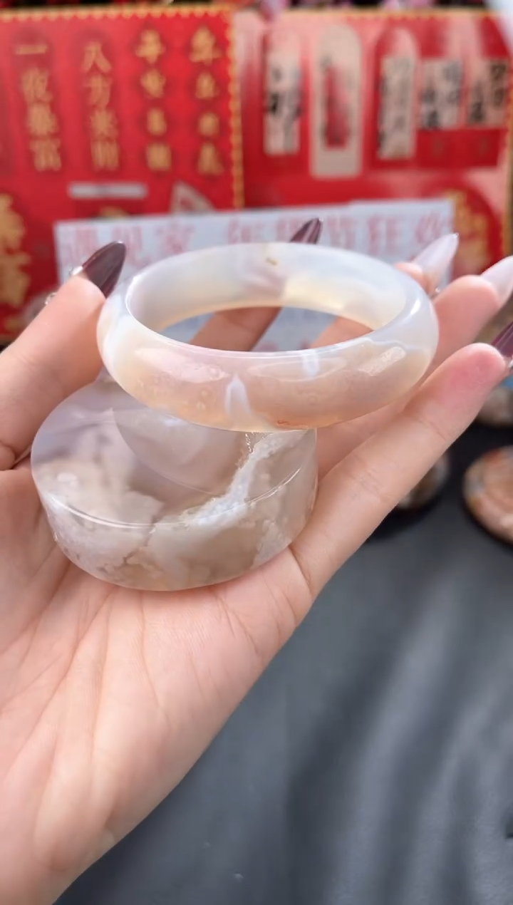 【闪购商品】石英质玉手镯未镶嵌58