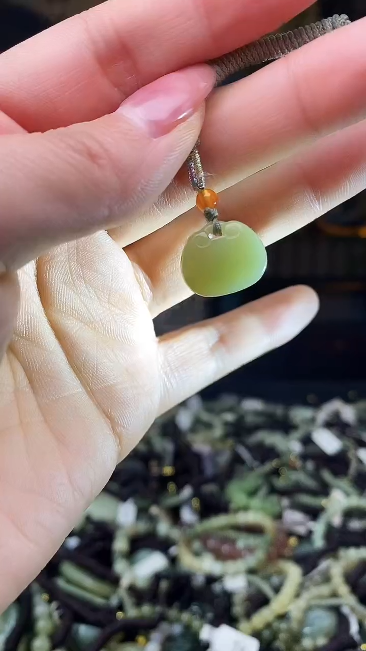 颈饰未镶嵌和田玉多样性发货，拍一发一