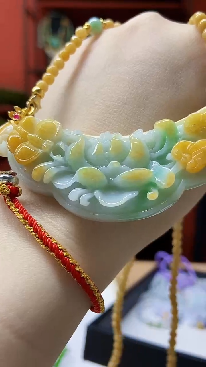 颈饰未镶嵌翡翠吊坠