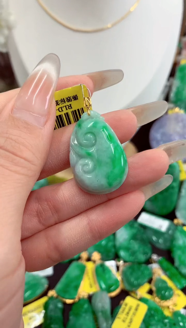 翡翠18K金镶嵌颈饰挂件