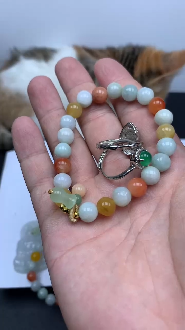 颈饰未镶嵌翡翠戒指