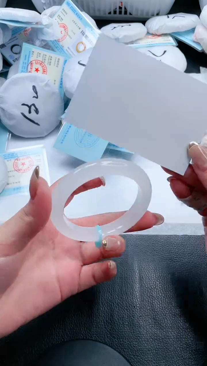 【闪购商品】石英质玉手镯未镶嵌18V178-53