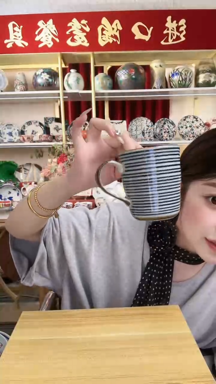 陶瓷蓝驹线条纹马克杯一个