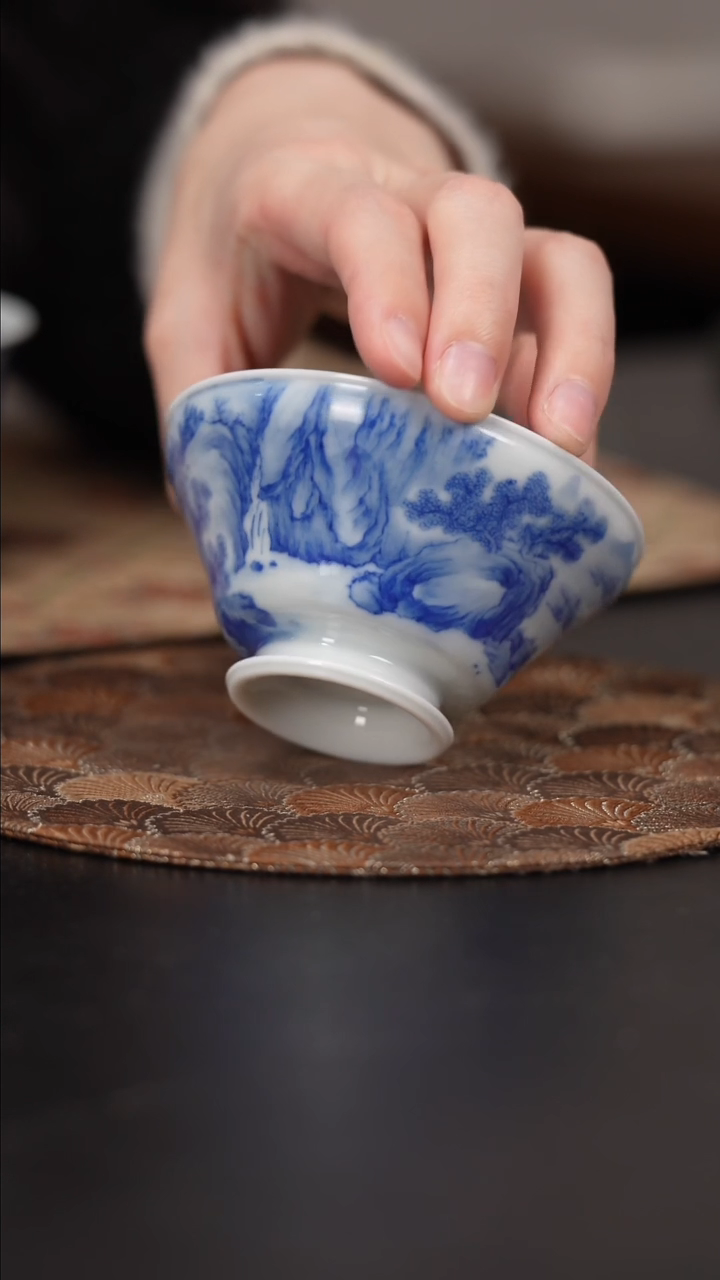 【闪购商品】杯看山柴窑青花山水